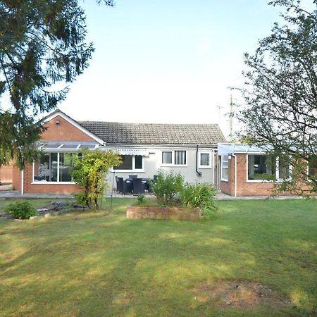 Little Hare Lodge - Spacious 2 Bedroom Attached Bungalow Woodhall Spa Extérieur photo