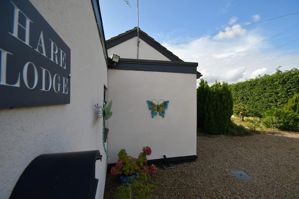 Little Hare Lodge - Spacious 2 Bedroom Attached Bungalow Woodhall Spa Extérieur photo
